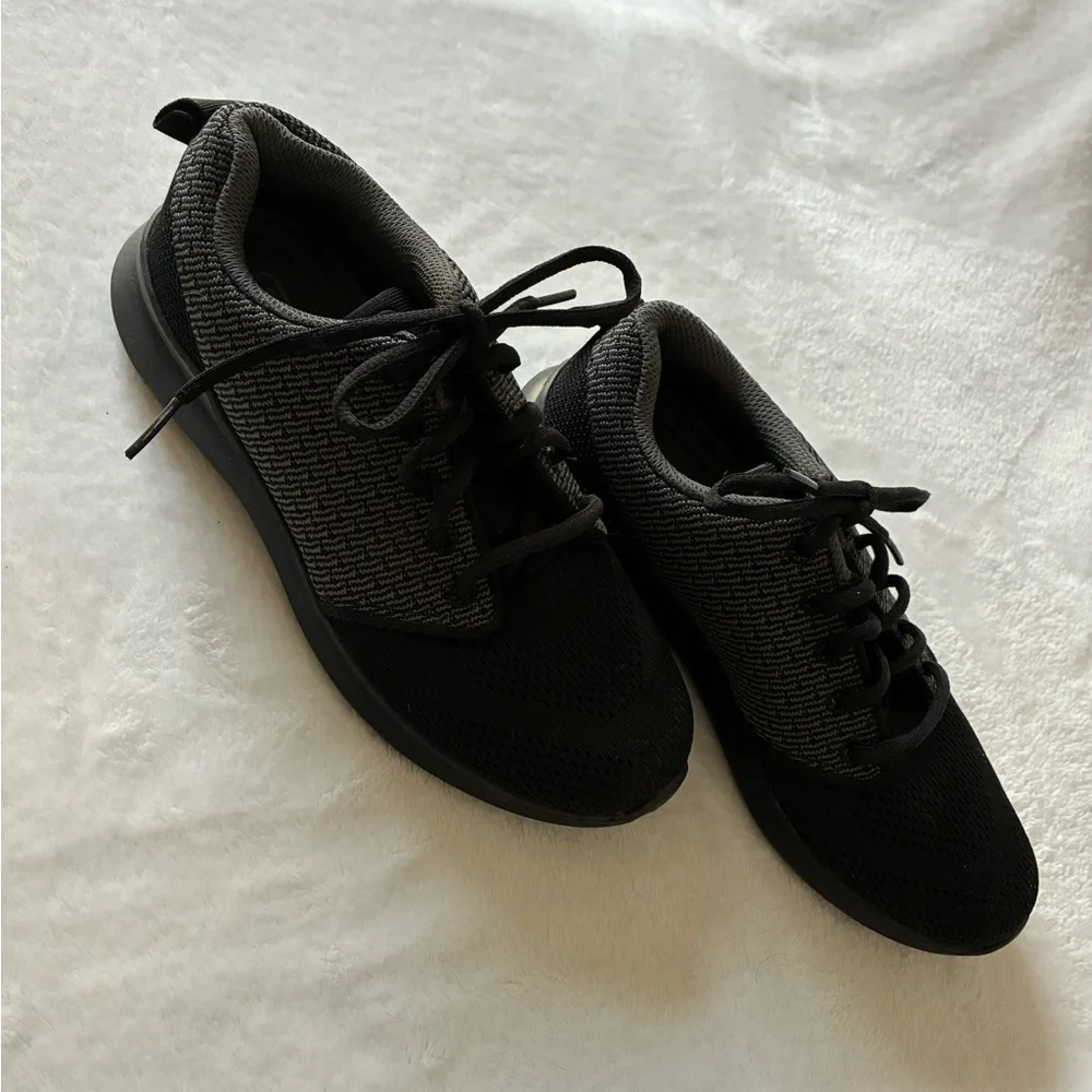 Propet Black and Gray Knit Sneaker